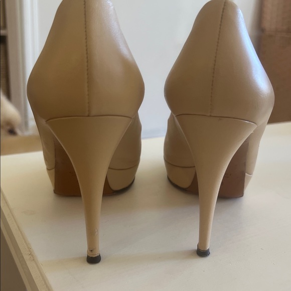 Gucci Womens Nude Leather Heeled Pumps - Picture 6 of 7